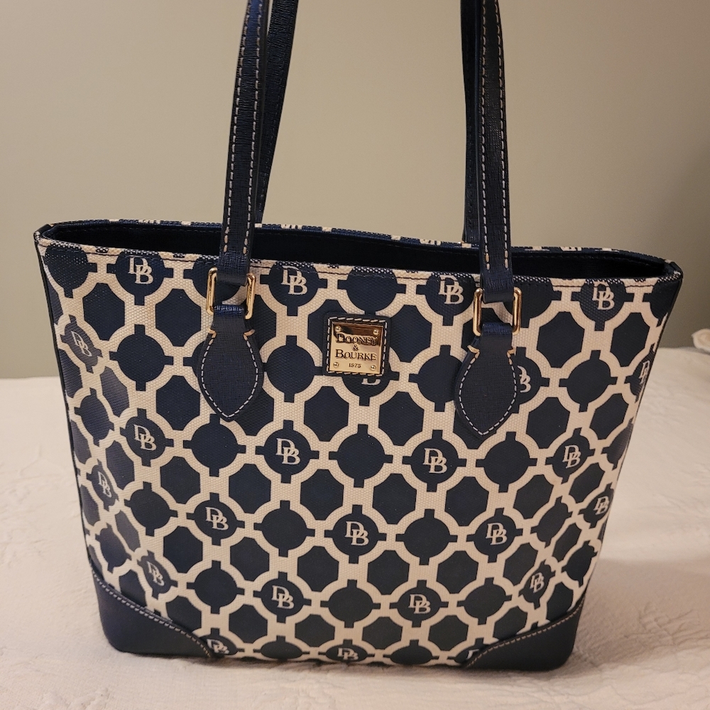 Dooney and Bourke Sanibel Richmond Shopper
